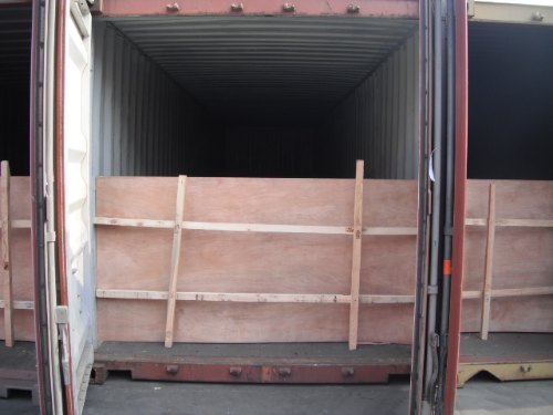 Packing 9meter Long Galvanized Angles in 20GP Containers